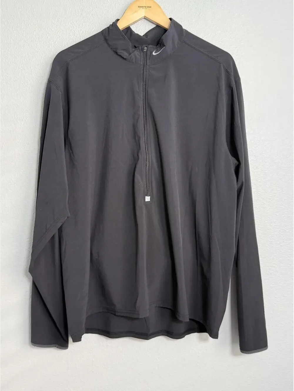 NIKE Dri-Fit 1/2 Zip Element Pull-Over, Size Men's Large
